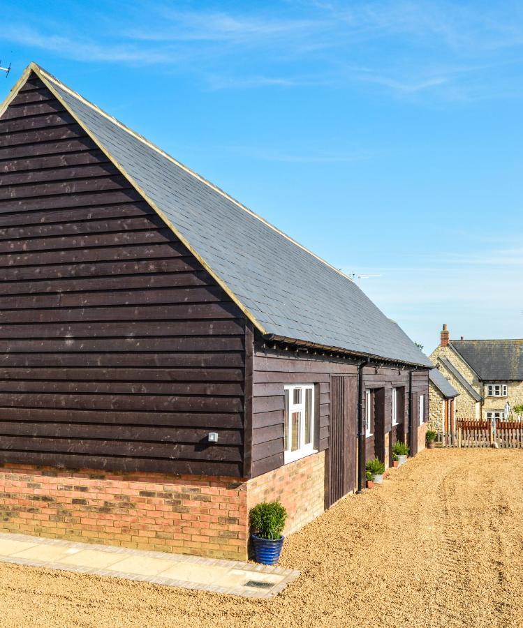 Bluebell Cottage At The Old Tractor Barn แบร็คลีย์ ภายนอก รูปภาพ